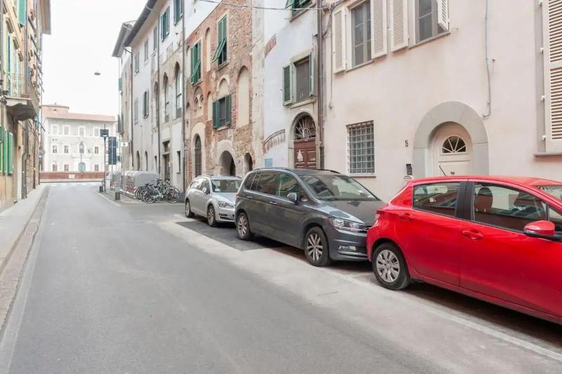Luxury Tower House In The Heart Of Pisa image
