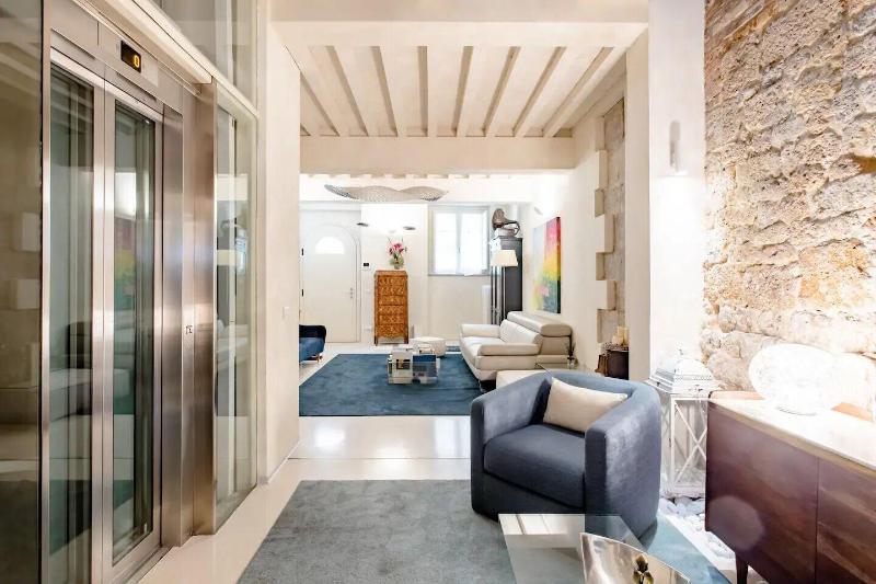 Luxury Tower House In The Heart Of Pisa image