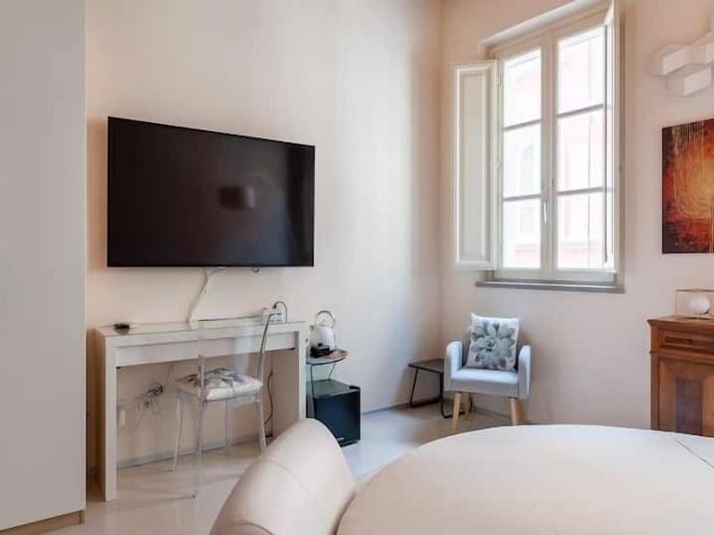 Luxury Tower House In The Heart Of Pisa image