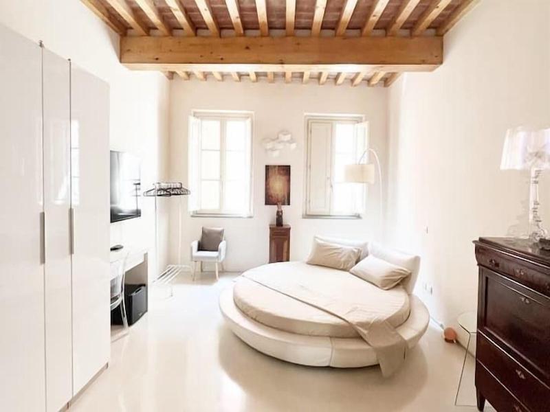 Luxury Tower House In The Heart Of Pisa image