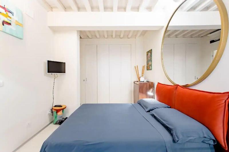 Luxury Tower House In The Heart Of Pisa image