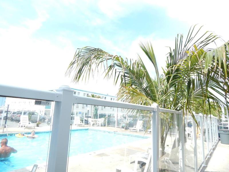 Seabonay Oceanfront Motel image
