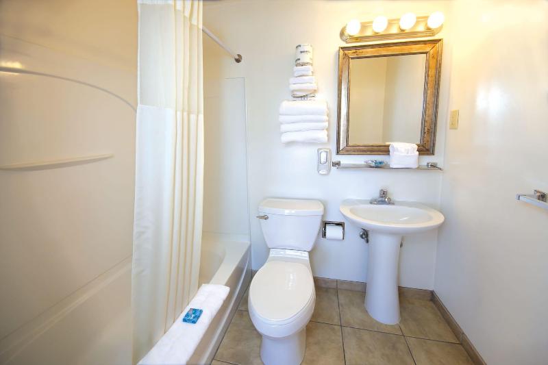 Seabonay Oceanfront Motel image