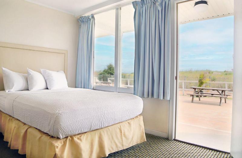 Seabonay Oceanfront Motel image