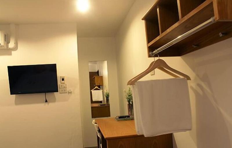 I Room Hotel image