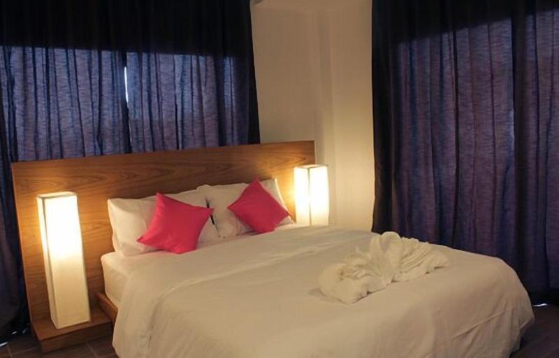 I Room Hotel image