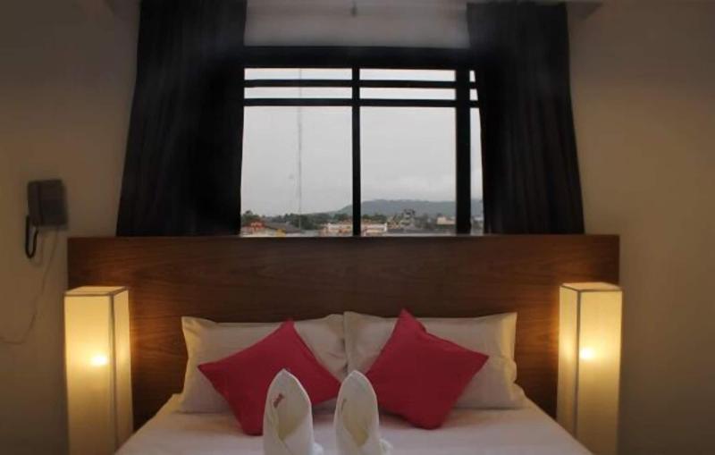 I Room Hotel image