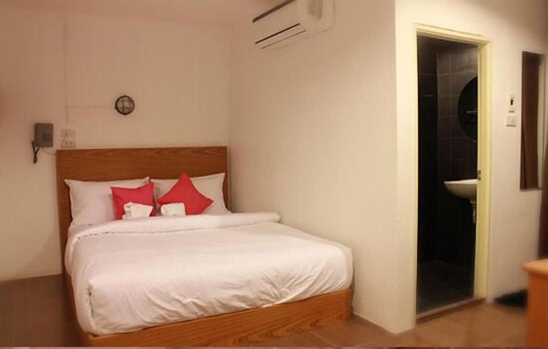 I Room Hotel image