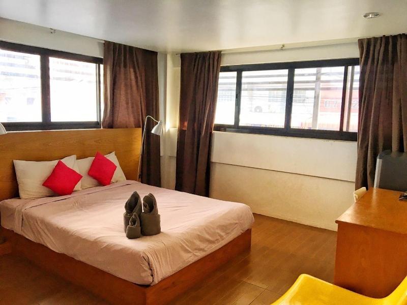 I Room Hotel image