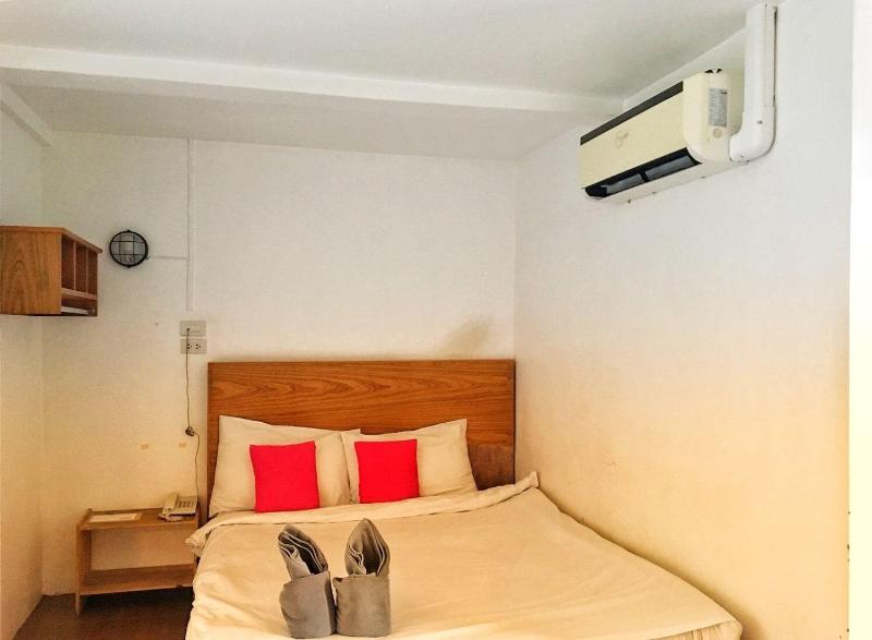 I Room Hotel image