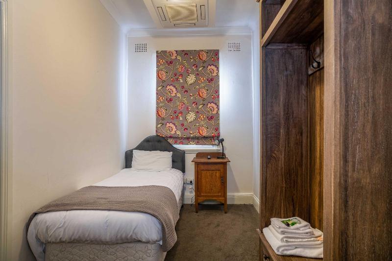 Metropolitan Hotel Orange 5