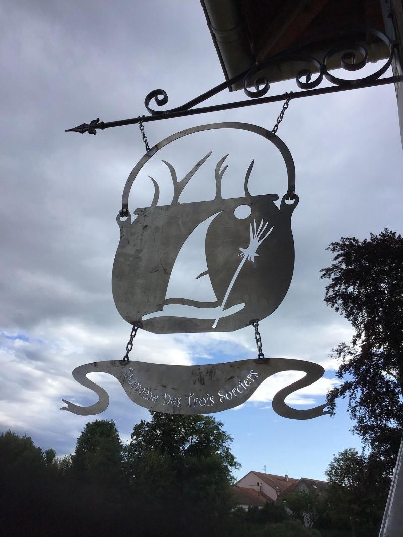 Domaine Des Trois Sorciers image