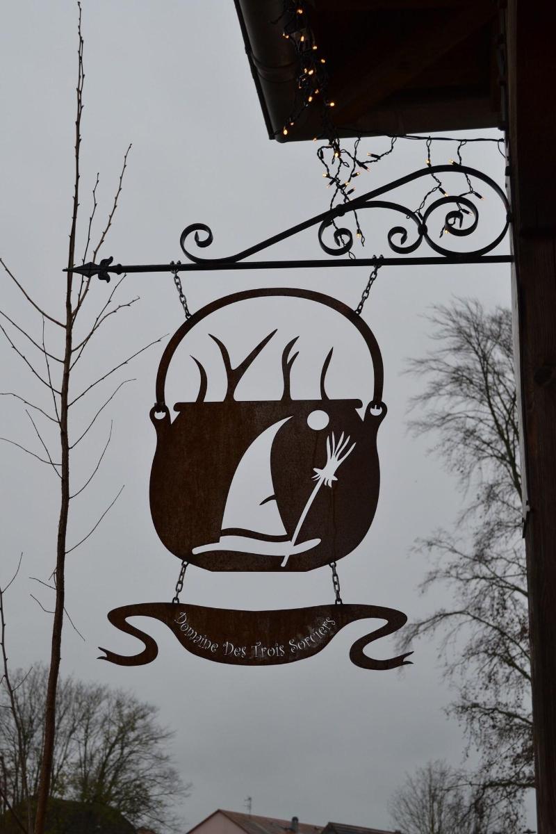 Domaine Des Trois Sorciers image