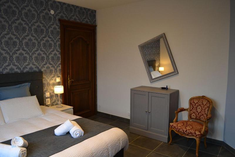 Domaine Des Trois Sorciers image