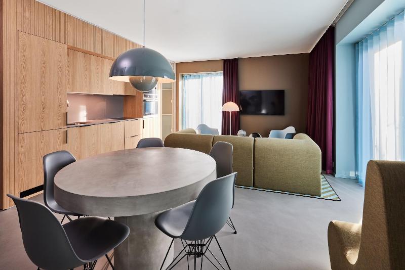 Kirk Suites 4