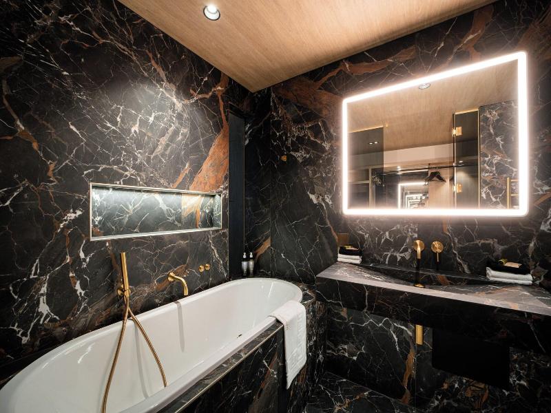 No 4 Carlton Hotel image