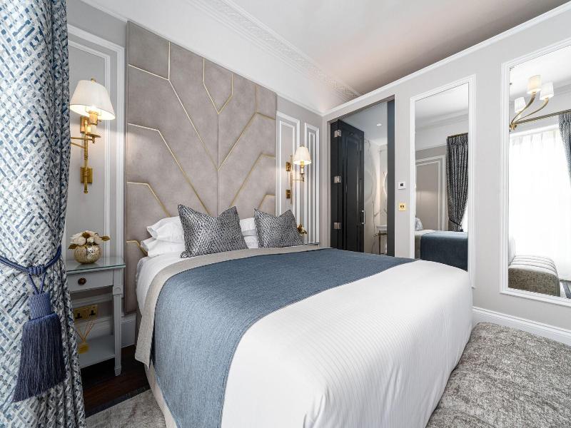 No 4 Carlton Hotel image