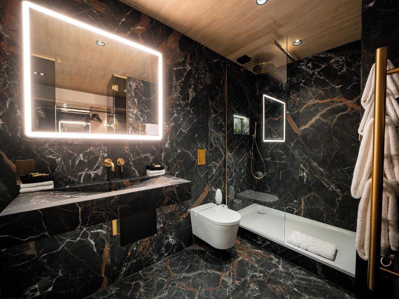 No 4 Carlton Hotel image