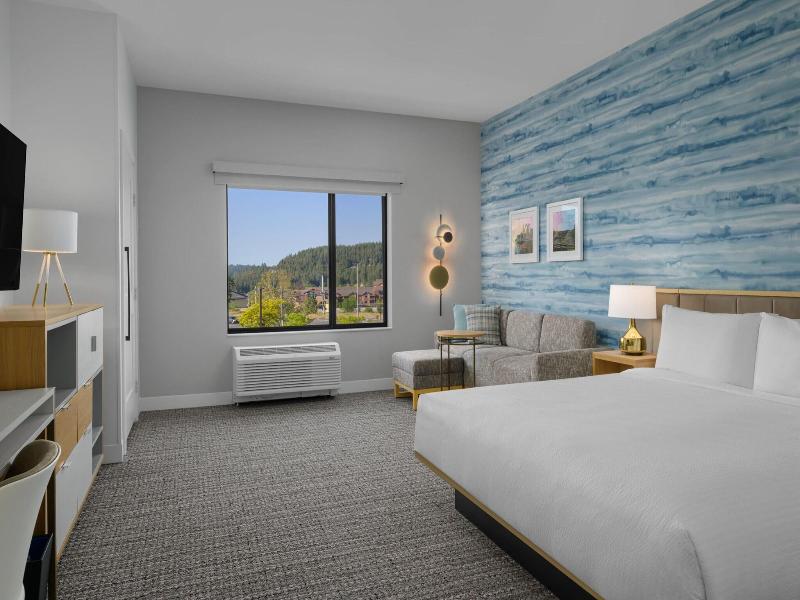 STUDIO KING SIZE BED