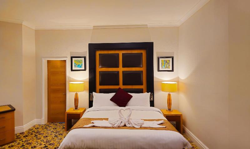 Crown Hotel Stone image