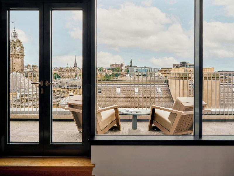 W Edinburgh image