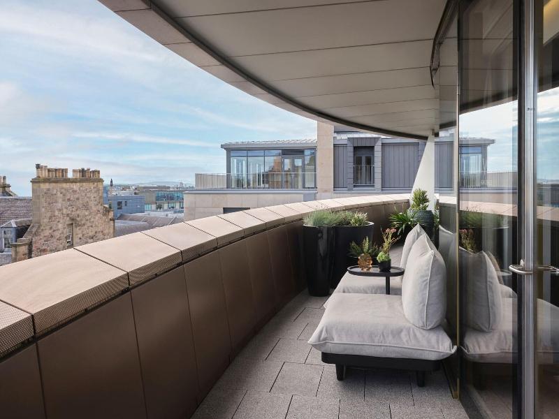 W Edinburgh image