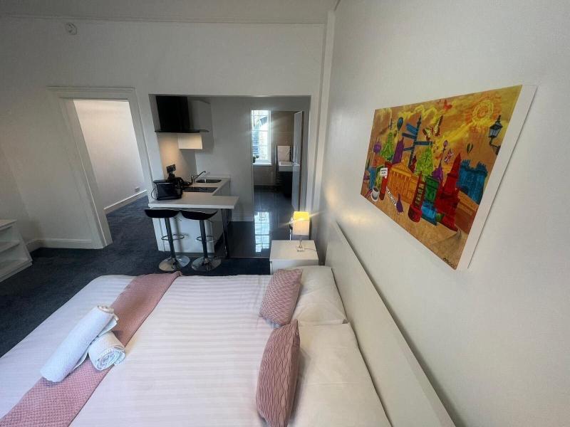 Sun Street Aparthotel image