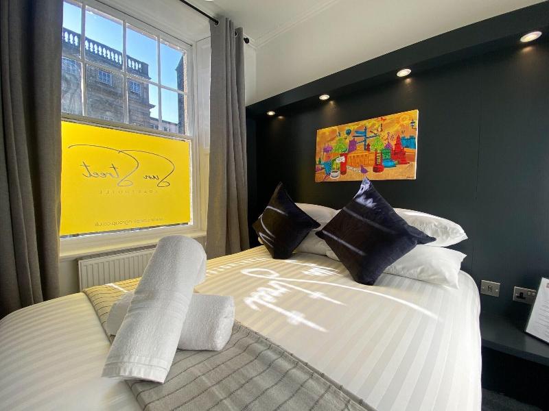Sun Street Aparthotel image