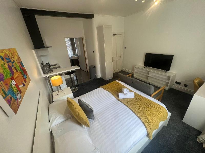 Sun Street Aparthotel image