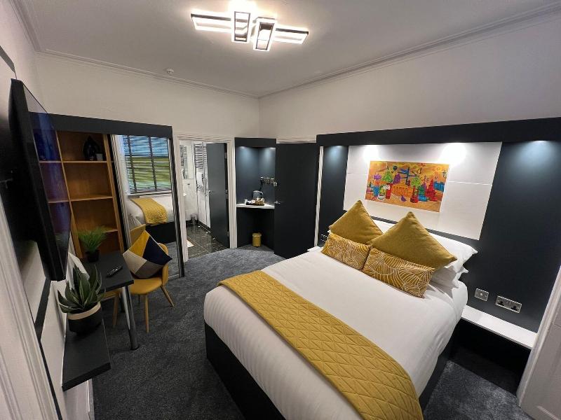 Sun Street Aparthotel image