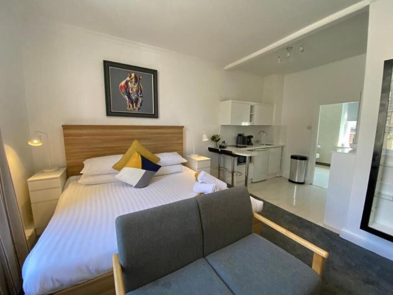 Sun Street Aparthotel image