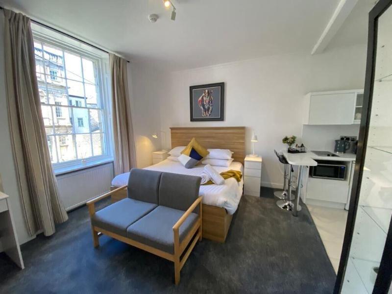 Sun Street Aparthotel image