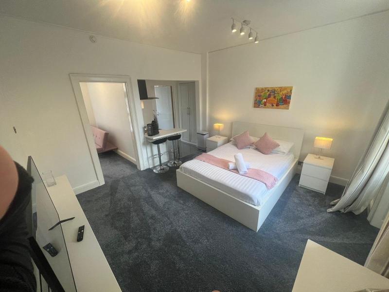 Sun Street Aparthotel image
