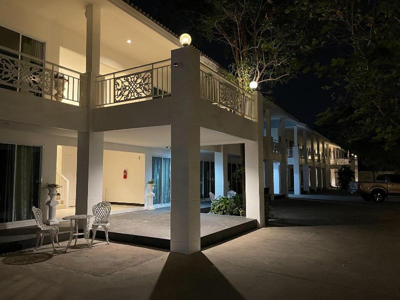 Ivory House Sriracha image