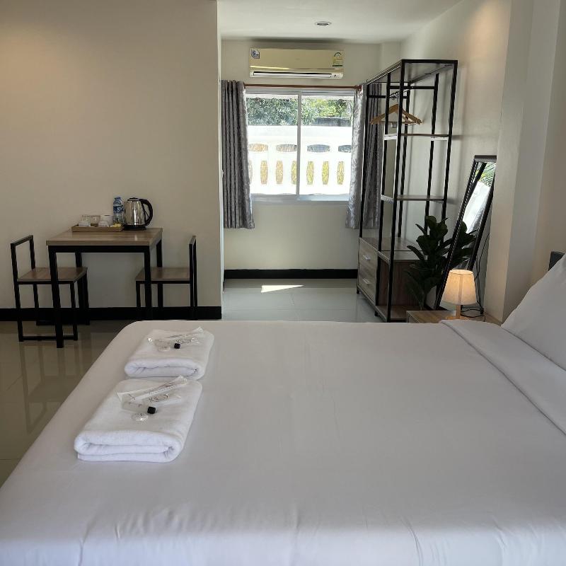 Ivory House Sriracha image