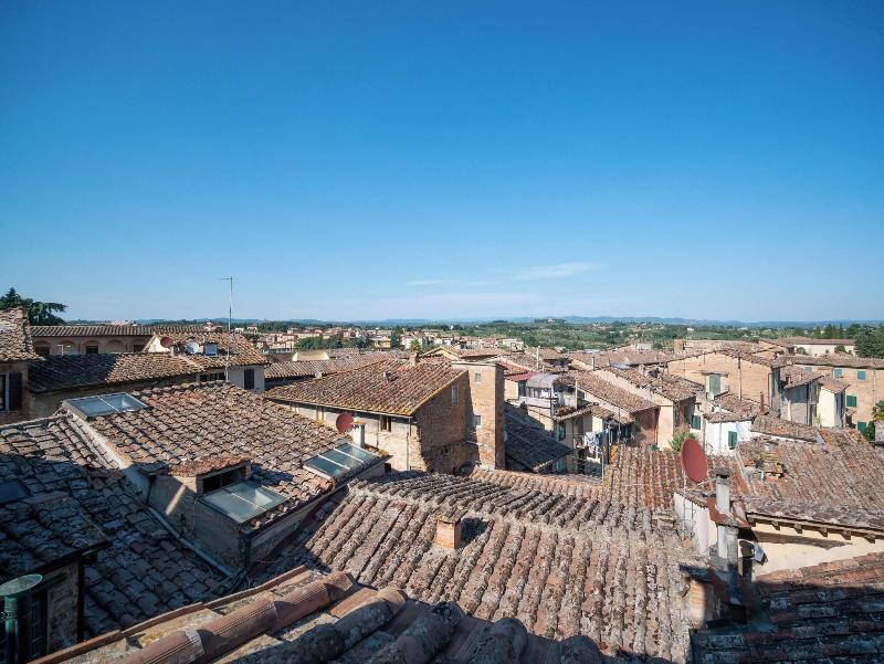 Torre Del Fuggisole image