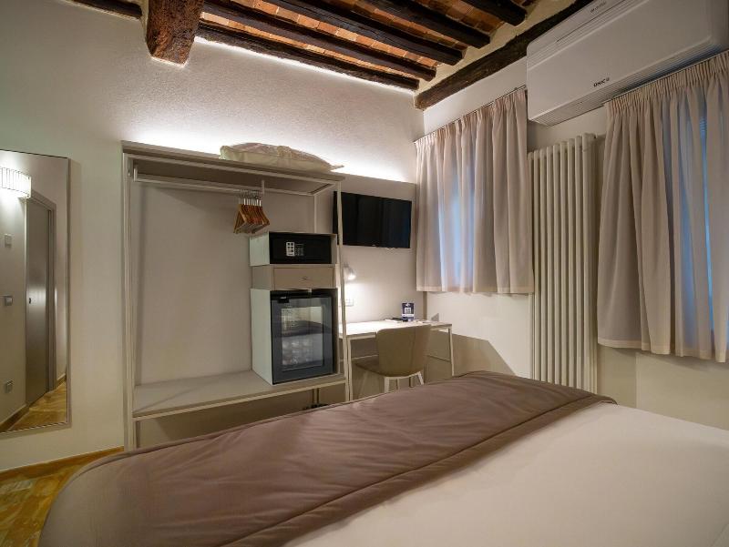 Torre Del Fuggisole image