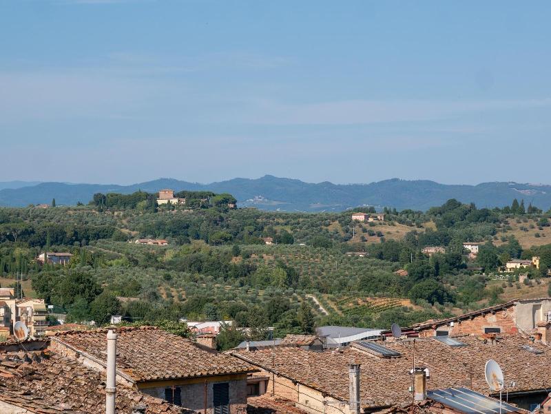 Torre Del Fuggisole image