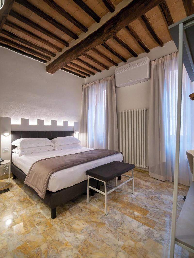 Torre Del Fuggisole image