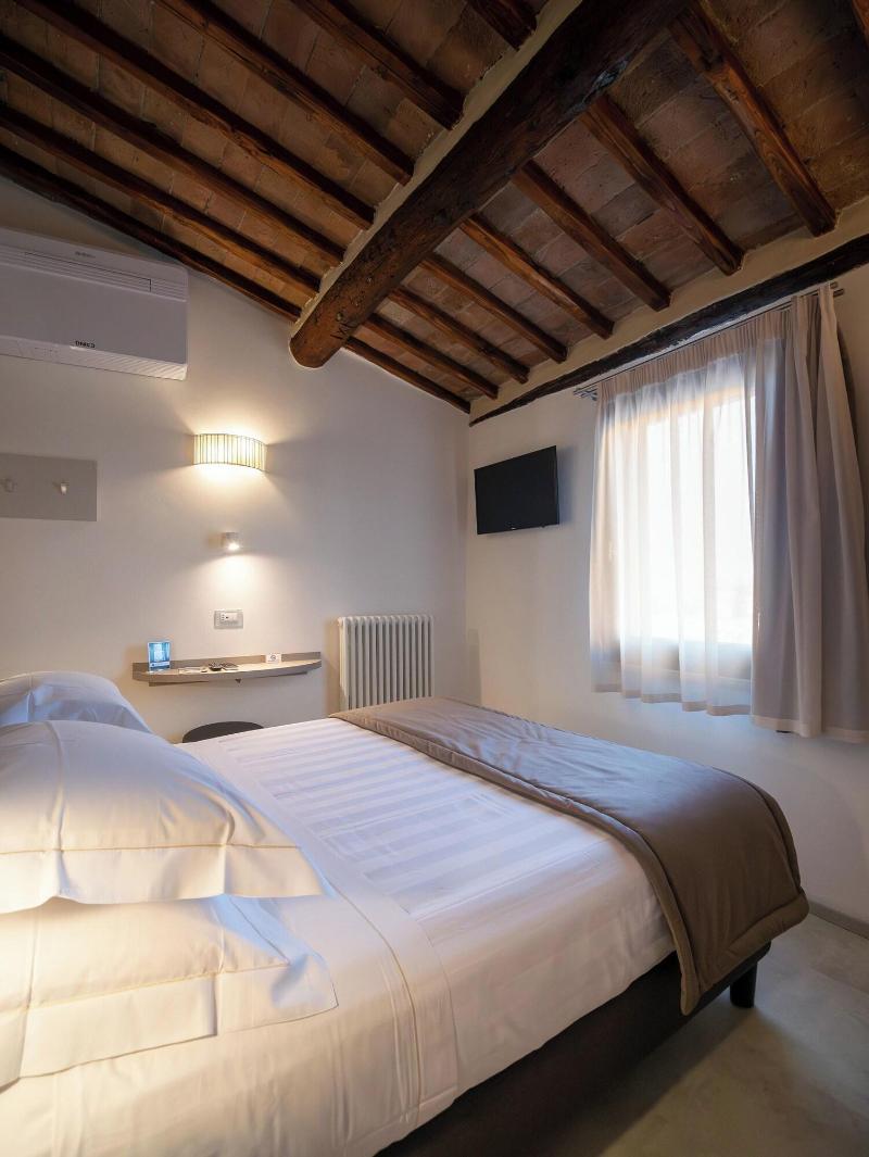 Torre Del Fuggisole image