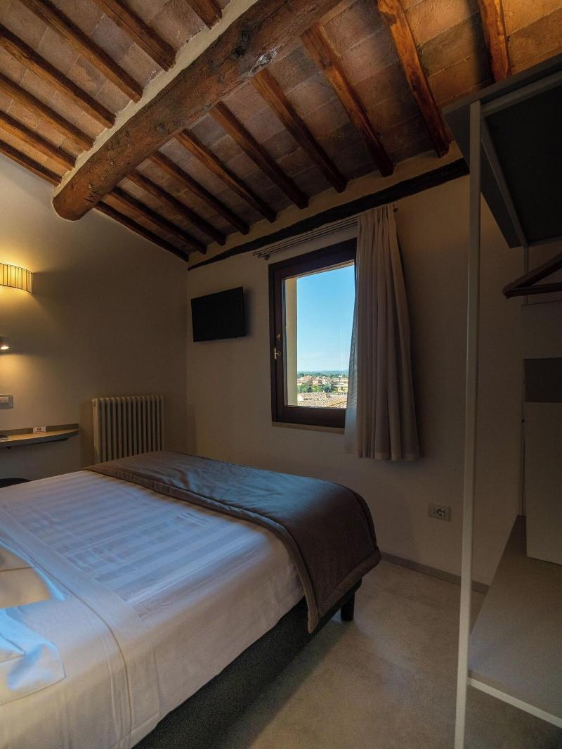 Torre Del Fuggisole image