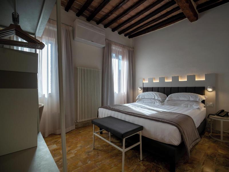 Torre Del Fuggisole image