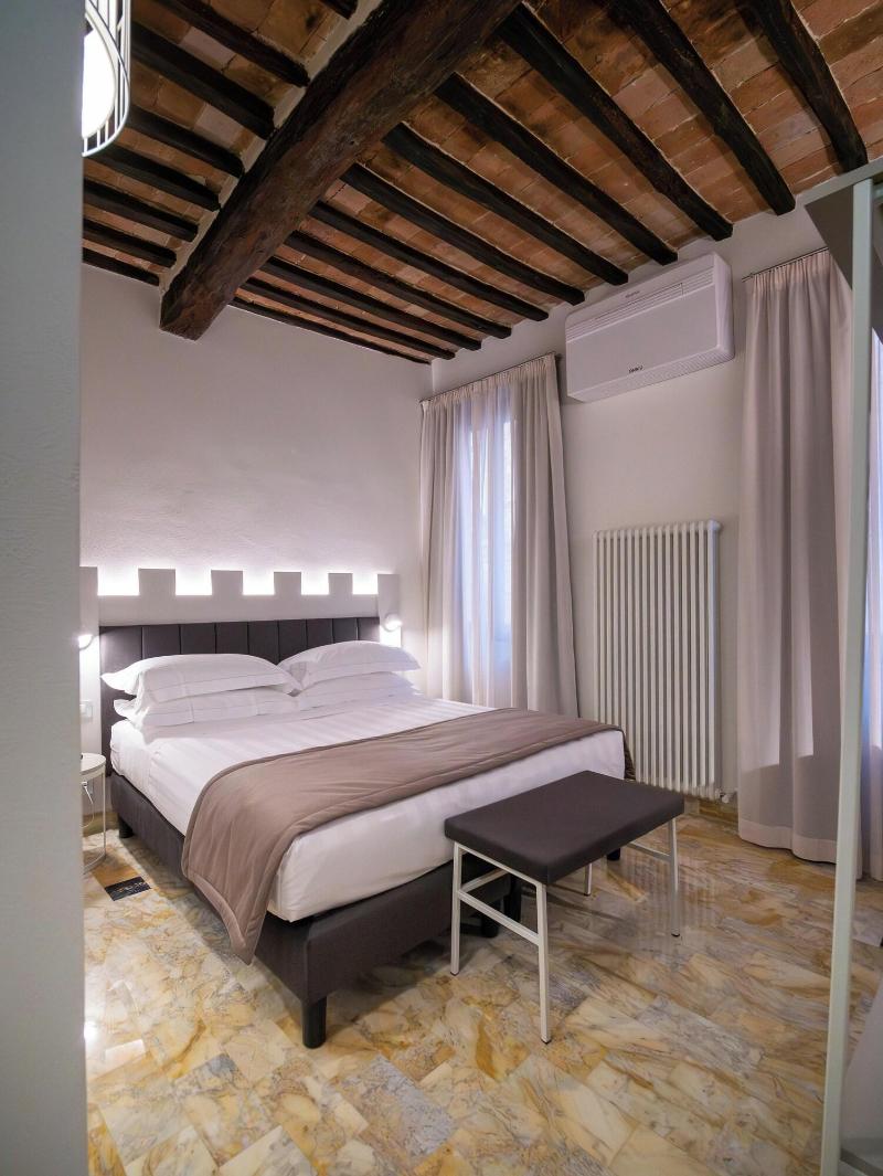 Torre Del Fuggisole image