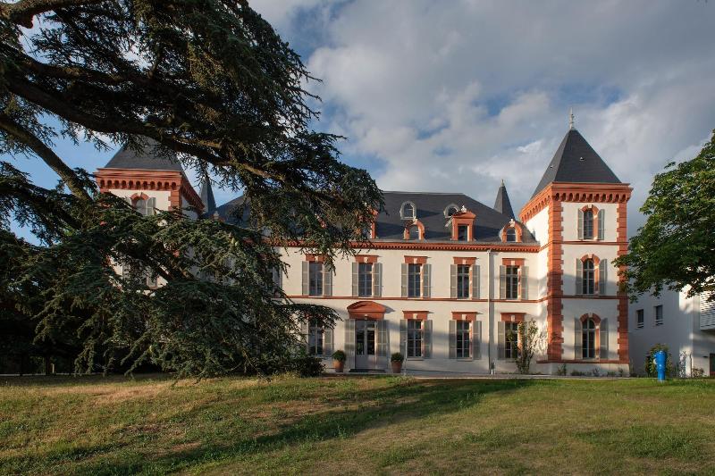 Chateau Camas image