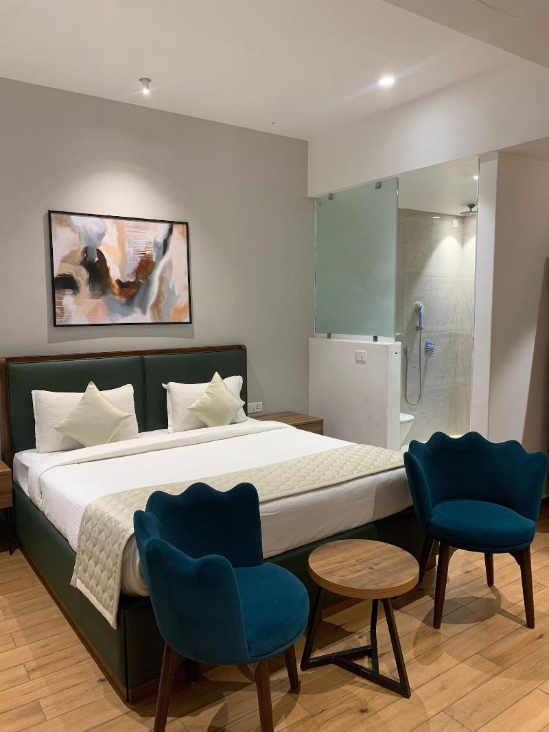 Lux 9 Suites And Studios image