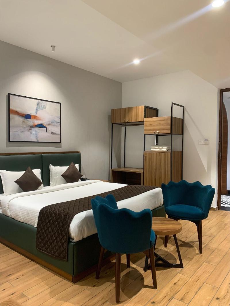 Lux 9 Suites And Studios image