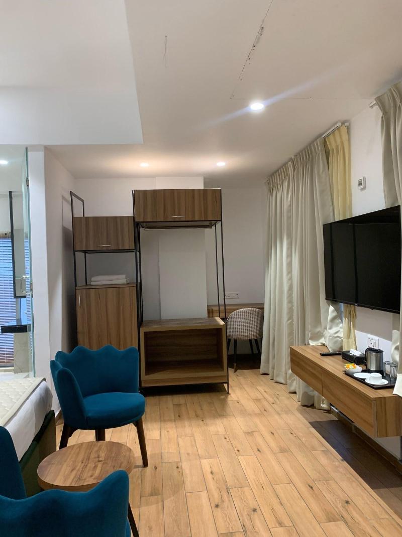 Lux 9 Suites And Studios image