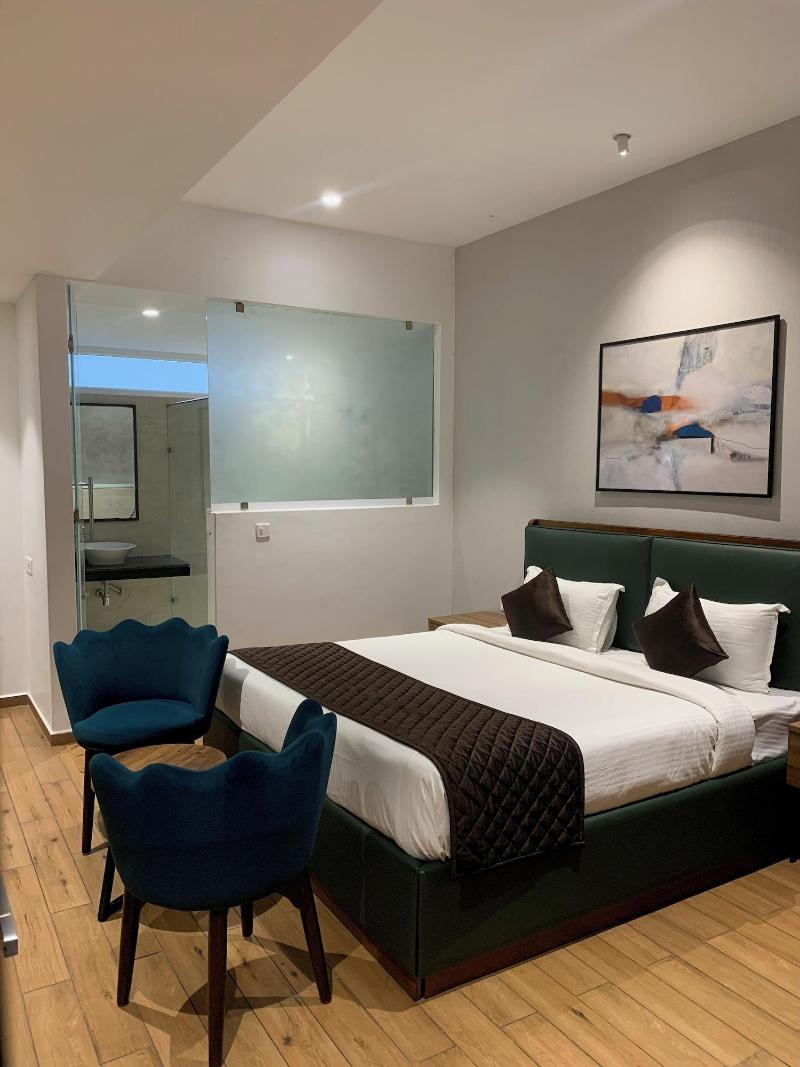 Lux 9 Suites And Studios image