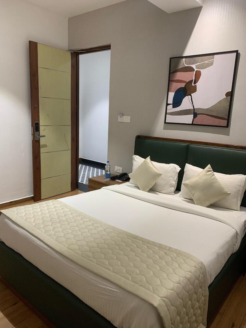 Lux 9 Suites And Studios image