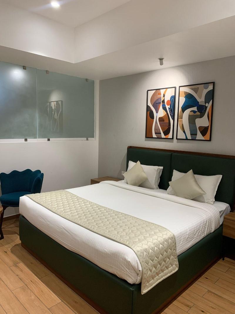 Lux 9 Suites And Studios image